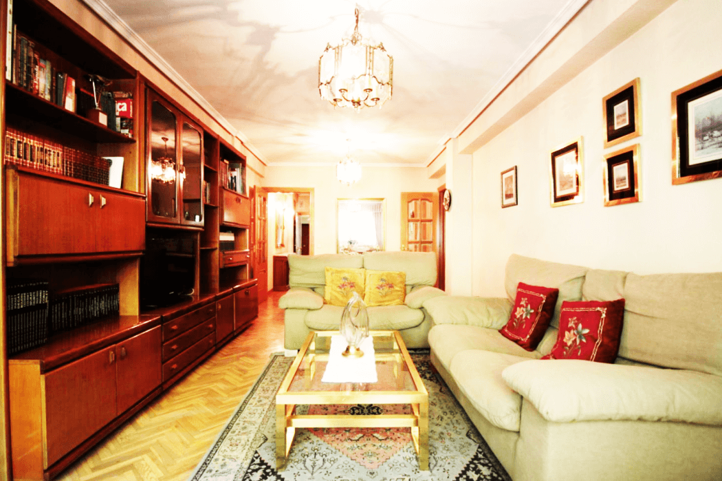 马德里三环边优质精装三居南北朝向采光极佳房产实景拍摄图客厅