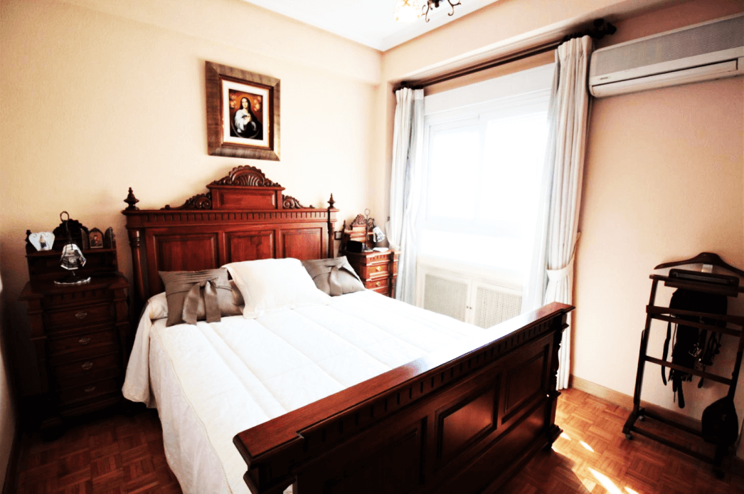 马德里田园之家精品公寓欧式温馨典雅房产实景拍摄图主卧