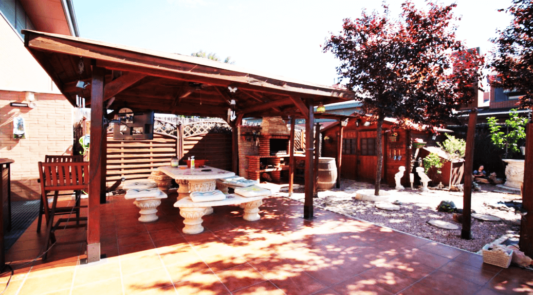 马德里大学城优质联排别墅阳光通透豪华配套房产实景拍摄图院子