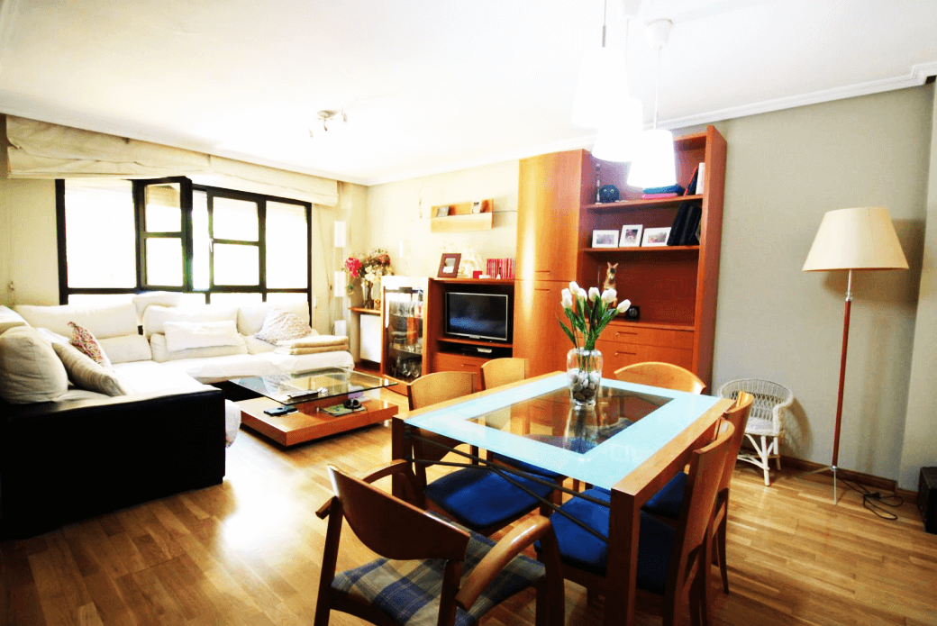 马德里市中心精装三室两卫花园小区豪华配套房产实景拍摄图客厅