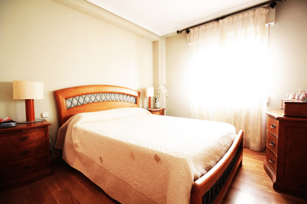 马德里市中心精装三室两卫花园小区豪华配套房产实景拍摄图主卧