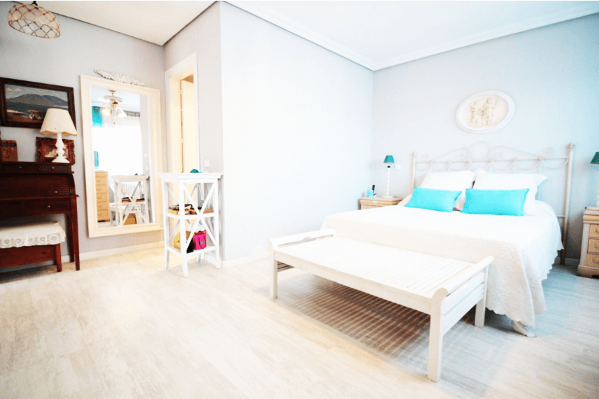 马德里北部顶级富人区豪华复式楼豪华装修大天台私人泳池房产实景拍摄图卧室