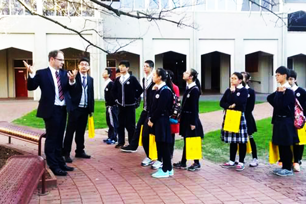 澳大利亚的移民学生学业成绩