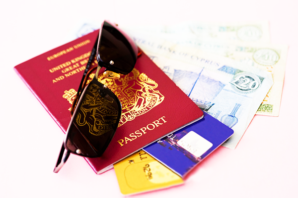 塞浦路斯护照后享受欧盟28个国家的免费通行和居住等社会福利