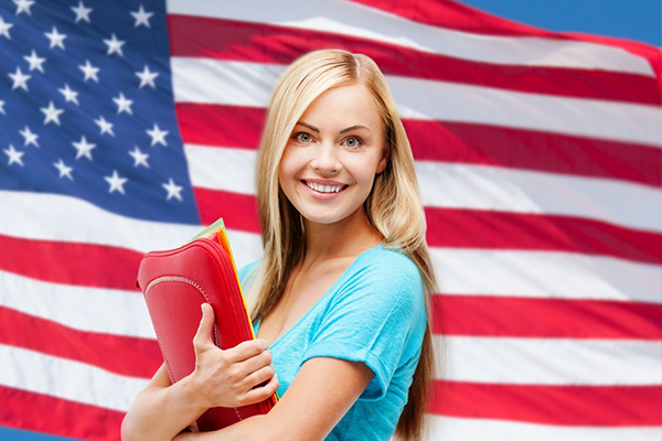 美国移民政策收紧, 外国学生签证减少约17%!